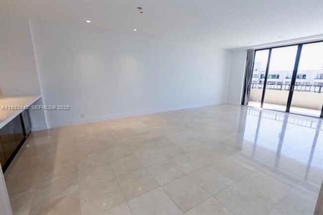 Building Photo - 251 Crandon Blvd