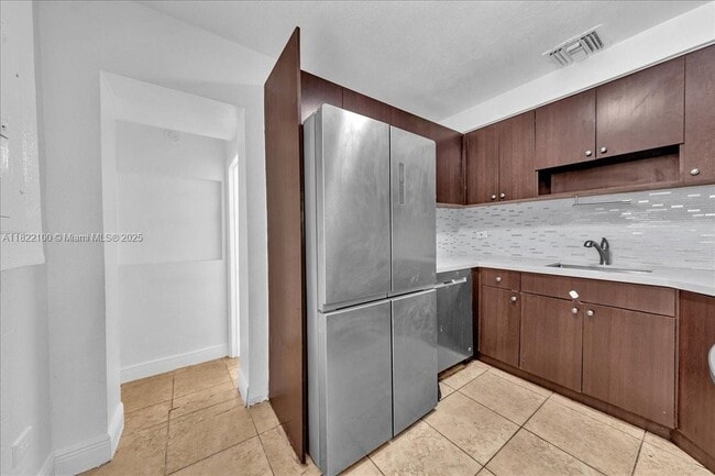 Building Photo - 6221 SW 35th St