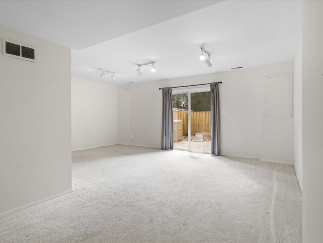 Building Photo - 8403 Thompson Rd