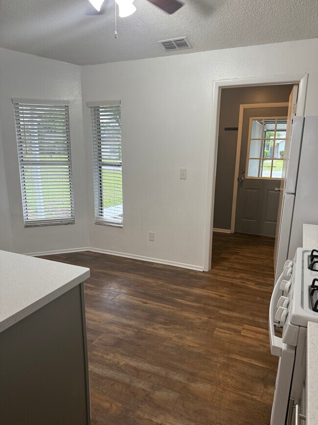 Building Photo - 3407 Fox Ridge St