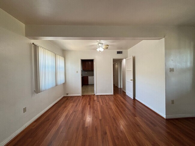 Building Photo - Glenoaks, 625-633 1/2