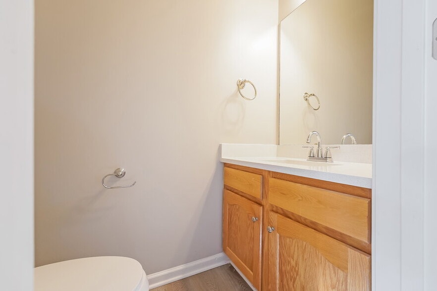 Building Photo - 1029 Crestdale Crossing Dr