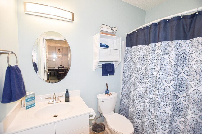 Building Photo - 5825 Catalina Dr