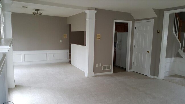Building Photo - 2595 Binghampton Ln