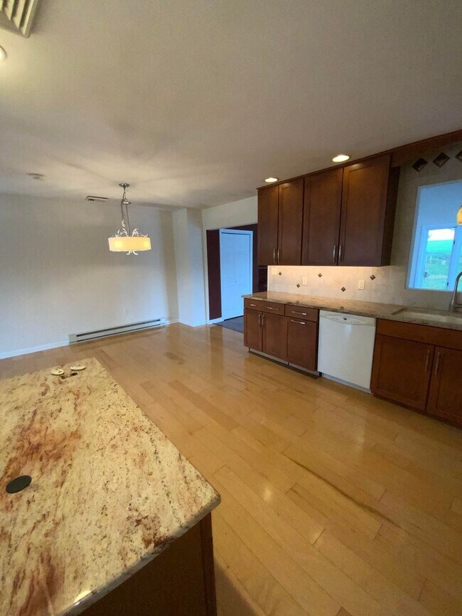 Building Photo - 5 br, 3 bath House - 35 CINDER RD