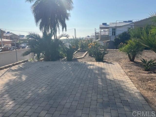 Building Photo - 1525 Laurel Rd