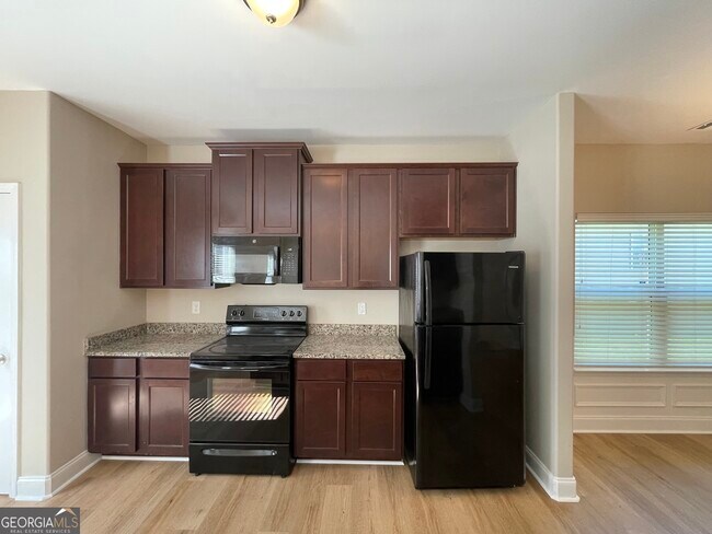 Building Photo - 495 Kirkland Dr