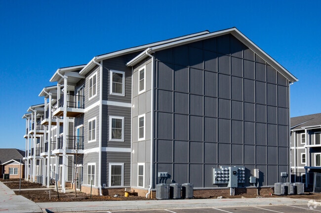 Building Photo - Union at the Loop