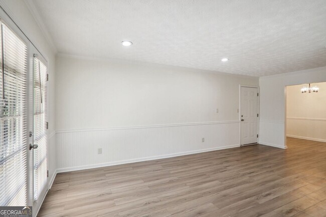 Building Photo - 3707 Essex Ave