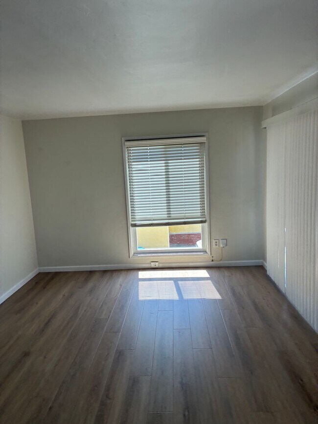 Building Photo - Centrally Located 3/1