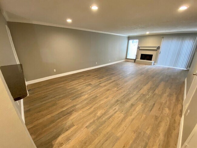 Building Photo - 74 April Hill