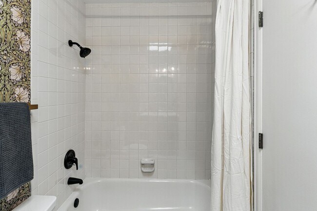 Building Photo - Sunny 2-Bed, 2-Bath Condo in Boulder’s Kin...