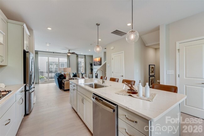 Building Photo - 411 Jetton St