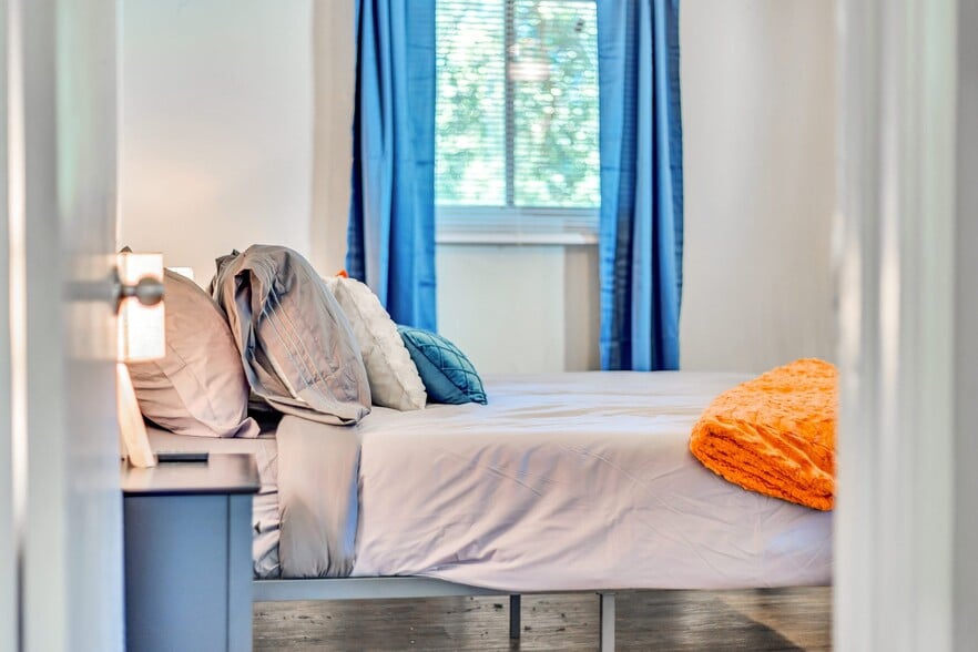 Building Photo - 1329 Walker Ave