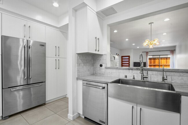 Building Photo - 1133 24th St