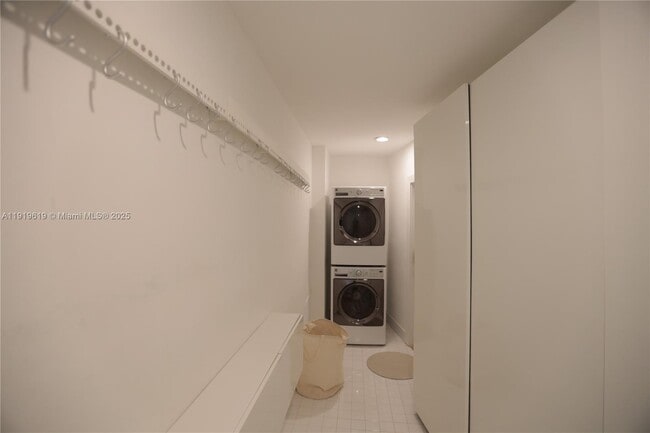 Building Photo - 12020 NE 5th Ave