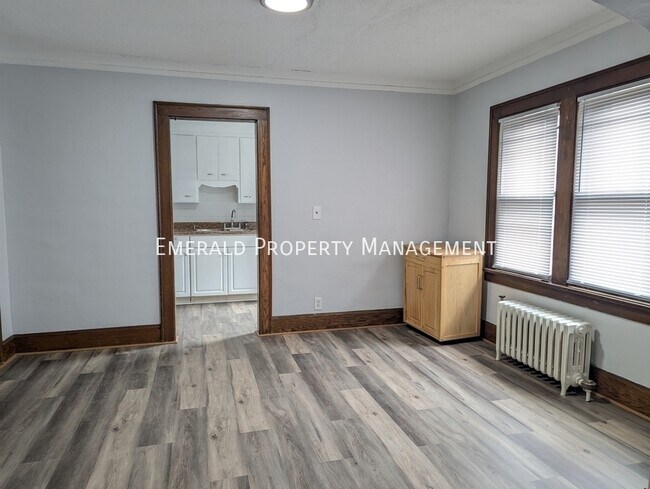 Building Photo - 1331 Evelyn St