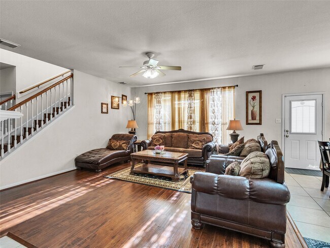 Building Photo - 5514 Gatesprings Ln