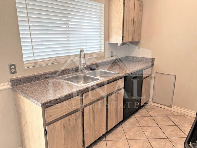 Building Photo - 3029 W Tonopah Dr