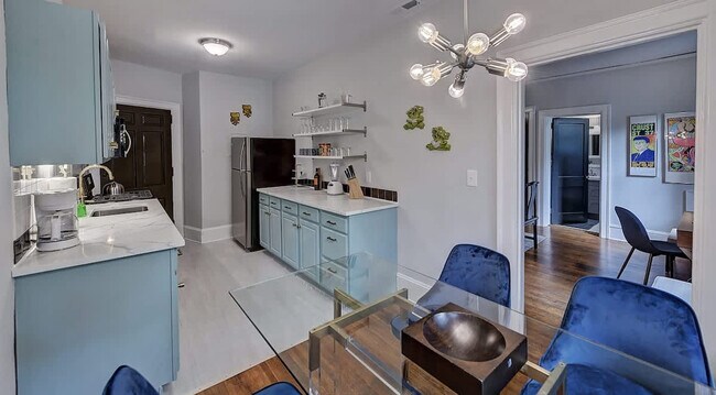 Building Photo - 518 Lamar Ave