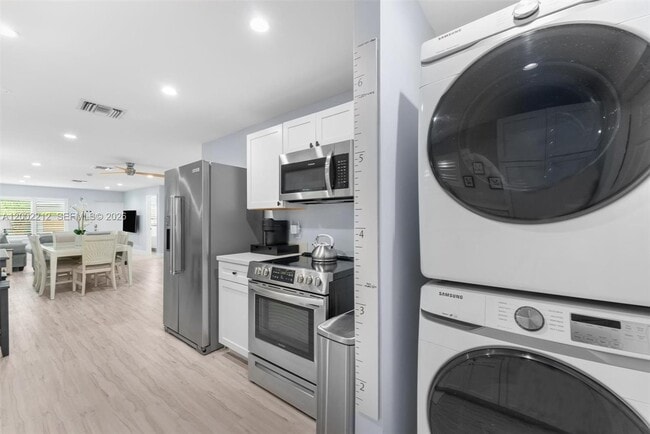 Building Photo - 230 SW 12th Ave