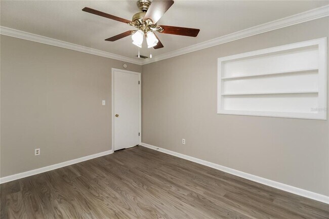 Building Photo - 5133 Oak Hill Dr