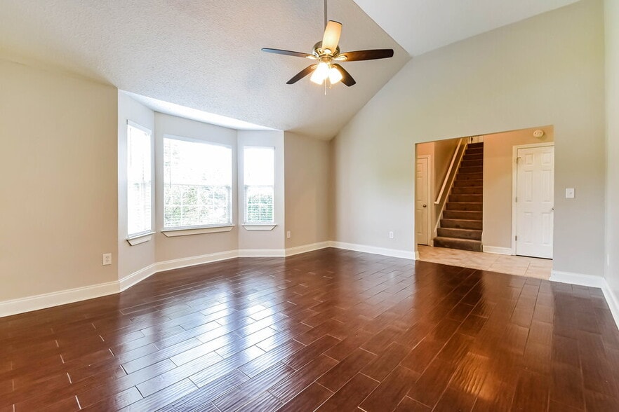 Building Photo - 10635 Misty Meadows Dr