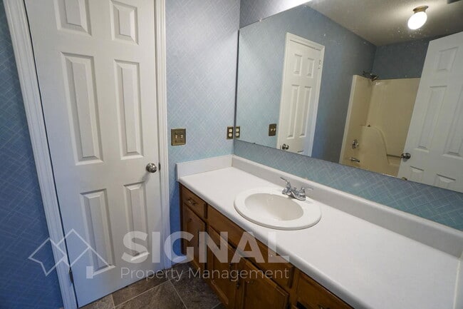 Building Photo - 395 Jamestown Manor Dr