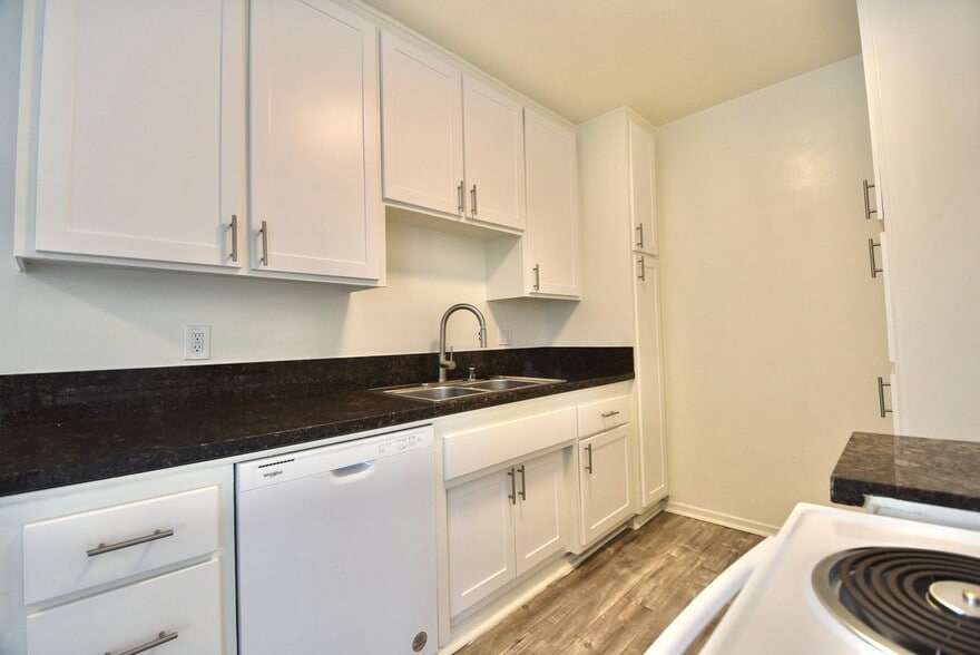 Building Photo - 12142 Burbank Blvd