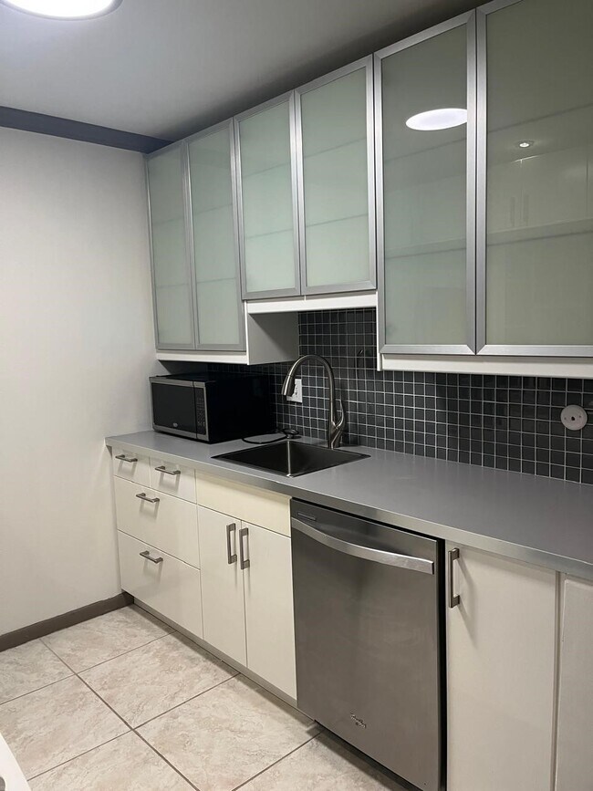 Building Photo - 845 Augusta Dr