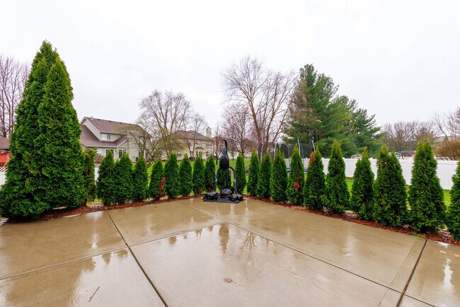 Building Photo - 25037 Brett St