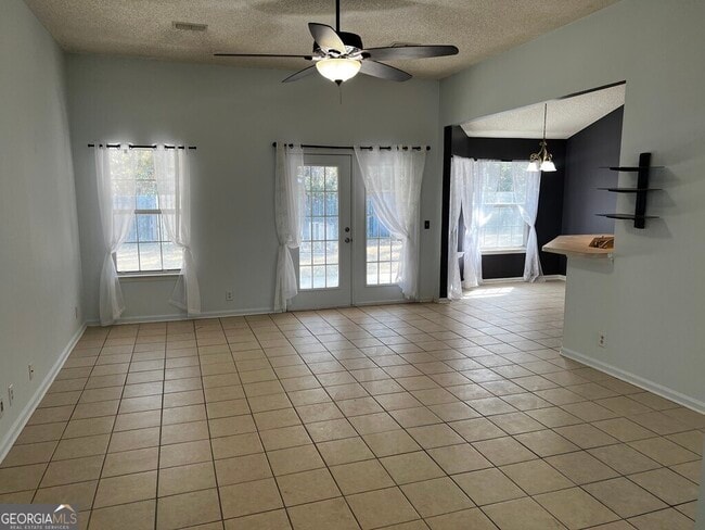 Building Photo - 300 Flamingo Dr