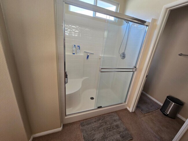 Building Photo - 3 Bedroom 2 Bath located in Mountain View DHS