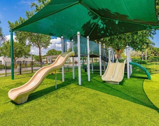 Building Photo - 909 NE 193rd Terrace