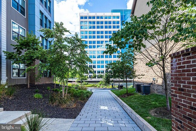 Building Photo - 2335 Water Promenade Ave