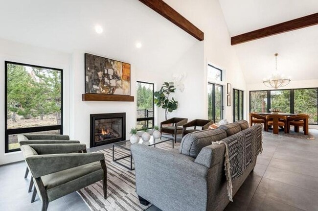 Building Photo - Beautiful Remodeled Home on Acreage!