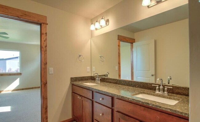 Building Photo - Spacious 3BR/2BA Home in Quiet Belgrade Neighborhood with Fenced Backyard & Garage