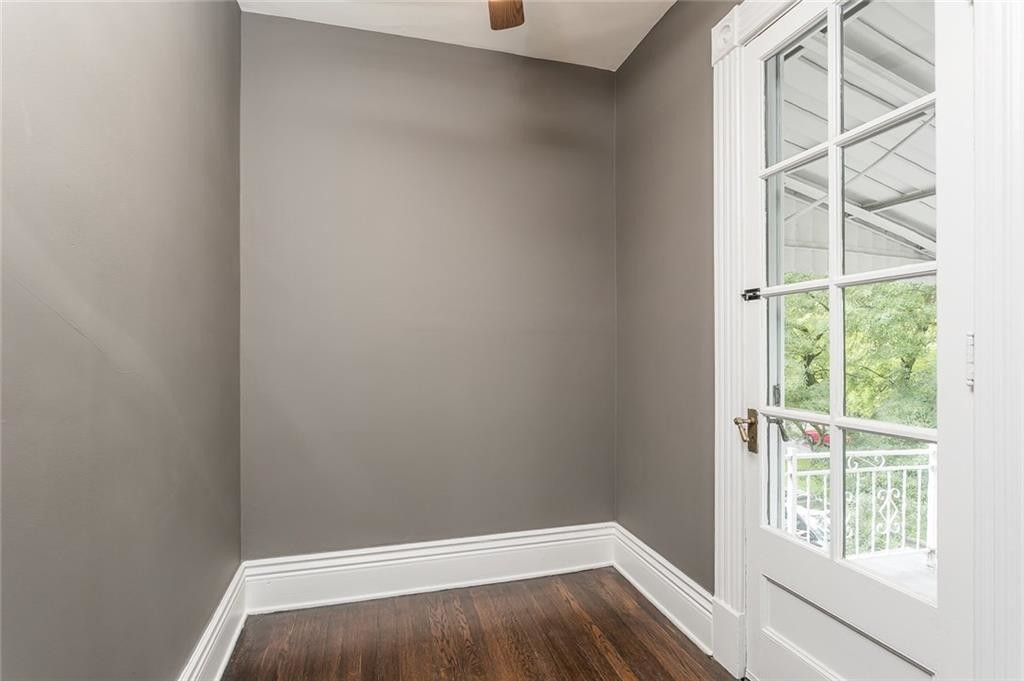 access to private porch - 513 Oxford St