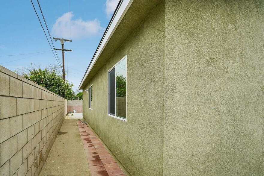 Building Photo - 4664 Sierra