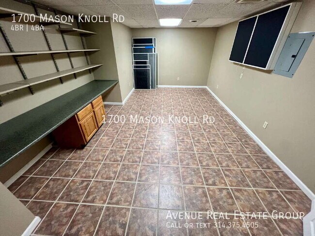 Building Photo - 1700 Mason Knoll Rd