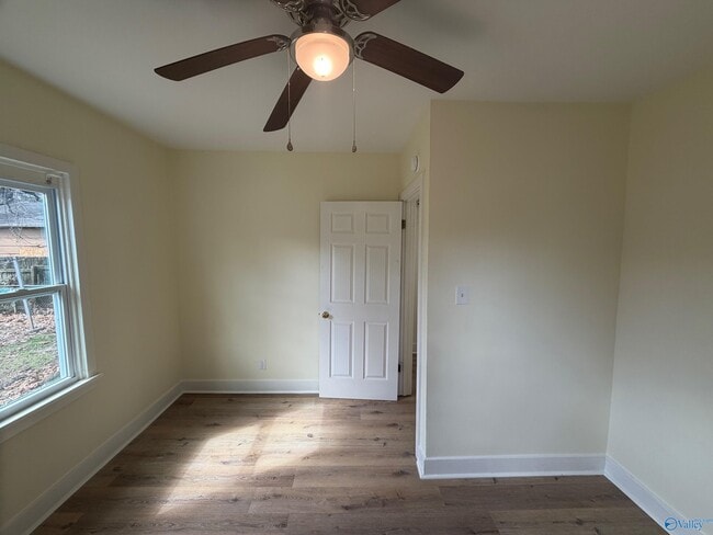 Building Photo - 1821 7th St SE