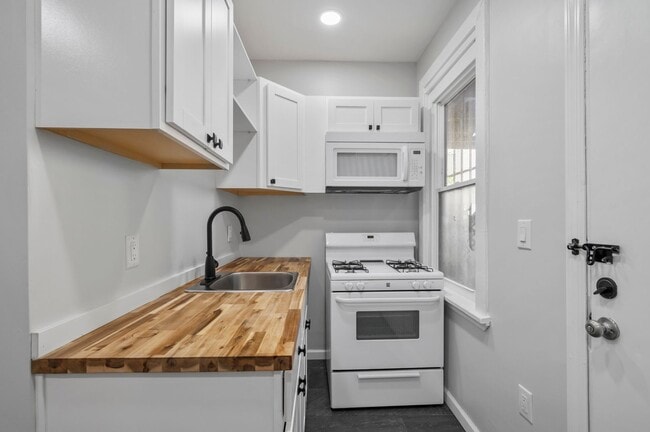 Building Photo - 346 39th St