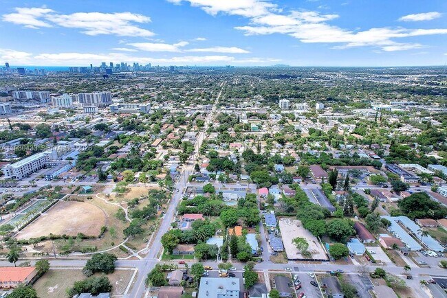 Building Photo - 2415 Pierce St