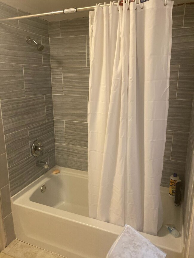 Building Photo - Available August 2026- 5 Bedroom with a POOL - on MARY LANE