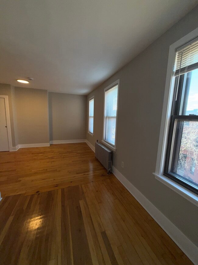 Building Photo - 39 Beacon St