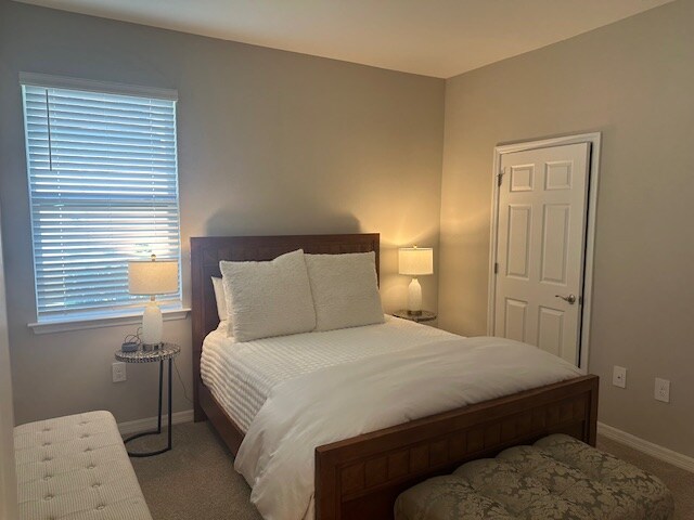 Building Photo - 1126 S Town and River Dr