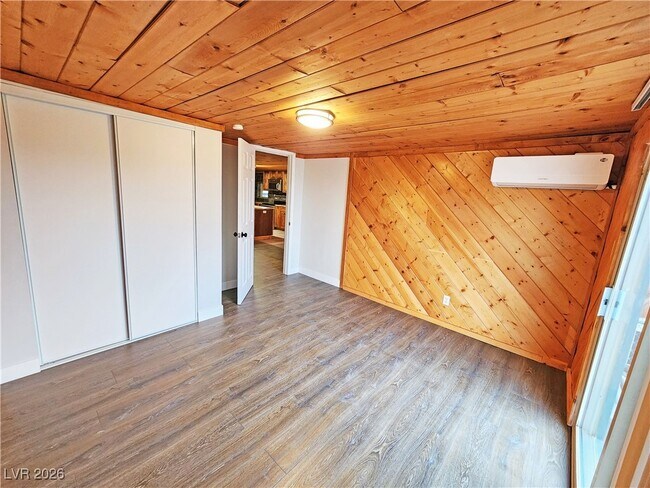 Building Photo - 2220 W Bell Vista Ave