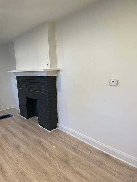 Building Photo - 719 S 17th St