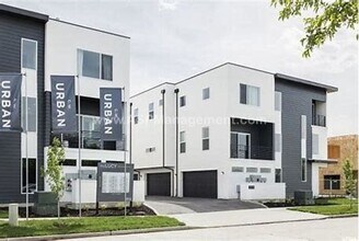 Building Photo - Salt Lake- High-End  3 bed, 3.5 bath Condo