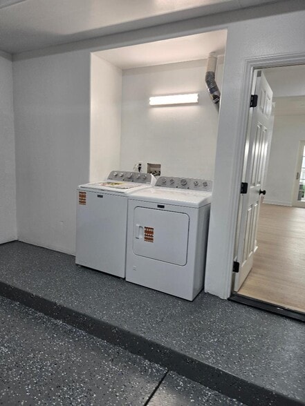 Building Photo - 418 E Hardy St